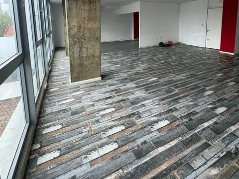 Oficina en Alquiler en Banfield, $ 850.000
