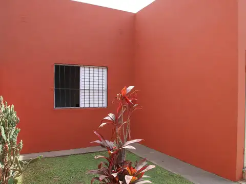 Casa 2 ambientes con 1 baño
