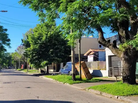 Esteban Echeverría 400