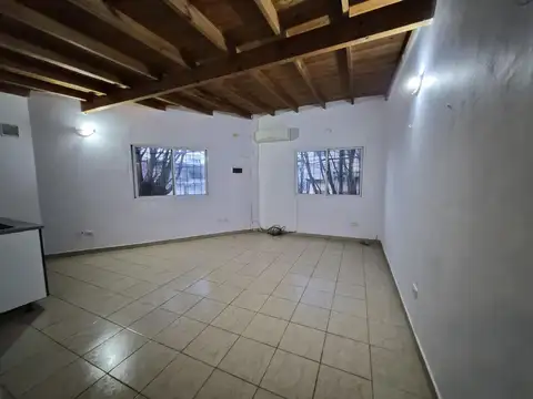 LINDO Y LUMINOSO PH 2 AMB EN 1° PISO FRENTE VILLA ADELINA