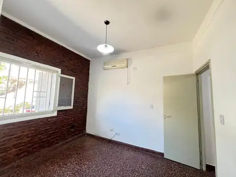 Depto Tipo Casa en Alquiler en Lomas del Mirador, $ 490.000