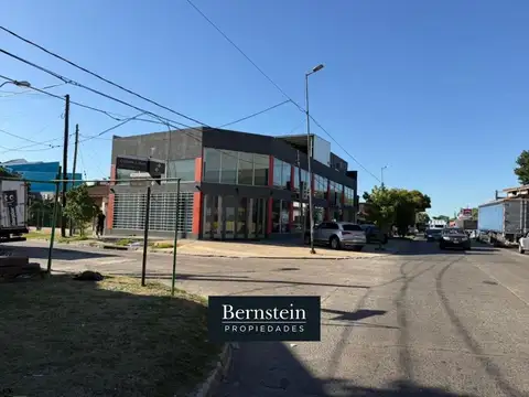 LOCAL EN ALQUILER :: 496m2 CON OFICINAS