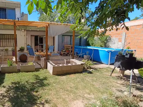 Casa con Local Comercial 2 dormitorios jardin