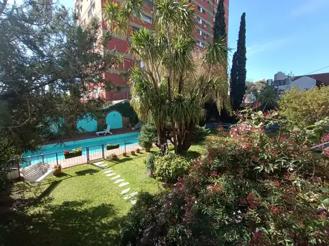 Oportunidad! Único Ph Tríplex 5 Ambientes Con Cochera, Jardín, Pileta Y Quincho. Dueño Directo