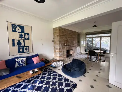 Casa en Alquiler con 2 cocheras