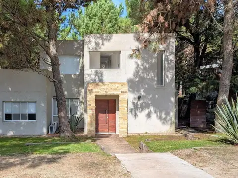 Casa en venta - 6 Dormitorios 6 Baños - Pinamar