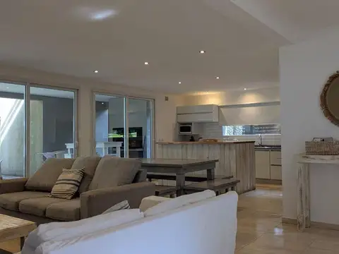 Casa 7 ambientes con 6 baños