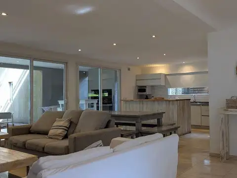 Casa 7 ambientes con 6 baños