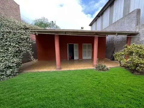 CASA EN VENTA 4 DORMITORIOS CON PILETA  GUAYMALLEN