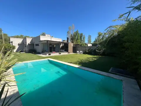 CASA EN VENTA VILLA DEL PLATA 4 DORMITORIOS