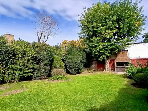 Casa en Alquiler con 1 cochera