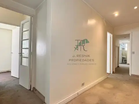 Oficina 4 ambientes con 2 baños