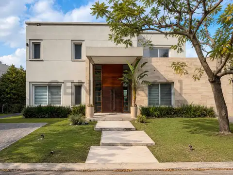 Casa premium en alquiler anual sobre el lago Los Lagos Nordelta