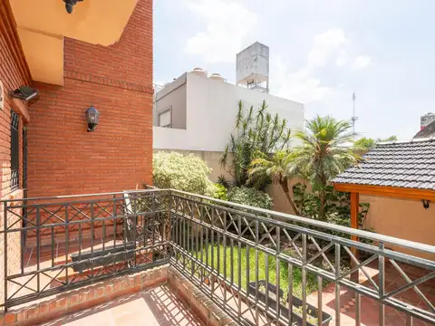 VENTA CASA LOTE PROPIO 5 AMB CON COCHERA, PLAYROOM, PATIO Y QUINCHO CON PARRILLA EN MONTE CASTRO