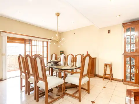 Casa 5 ambientes con 2 baños