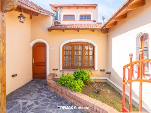 CASA 4 AMBIENTES EN ESQUINA - VILLA DELFINA