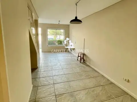 Dúplex en ALQUILER 3 ambientes y cochera. Pellegrini Village. Pilar 100