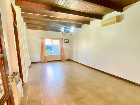 Casa 5 ambientes con 3 baños