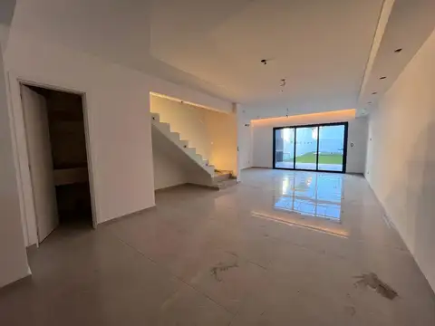Depto Tipo Casa en Venta en Punta Chica, USD 410.000