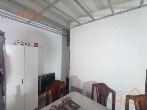 Casa a RECICLAR de 2 dormitorios en Confluencia urbana
