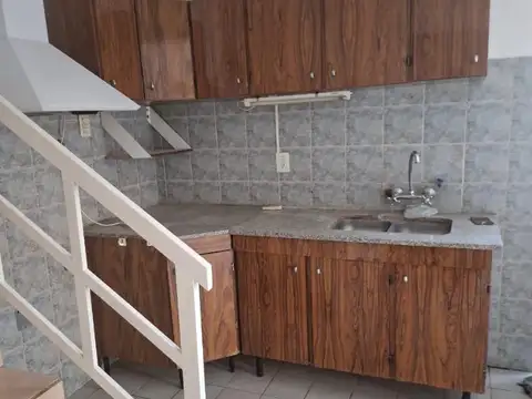 Depto Tipo Casa en Alquiler de 4 ambientes