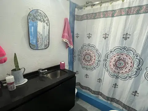 Casa 2 ambientes con 1 baño