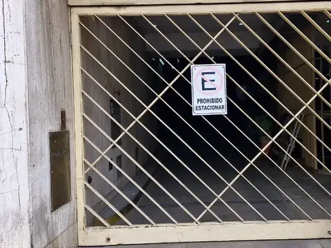 La Pampa 2400, Piso 1