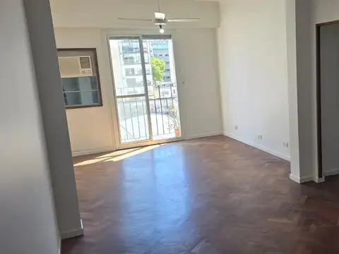 Peron y Uriburu- Balvanera- Divino 3 ambientes en Edificio Racionalista