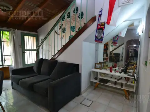 Casa 5 ambientes con 2 baños
