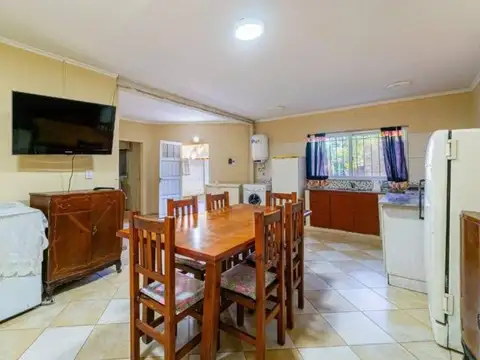 Casa 4 ambientes con 2 baños