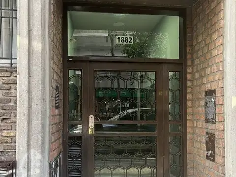 Departamento reciclado a estrenar. Dos dormitorios, dos baños. Ventilacion cruzada