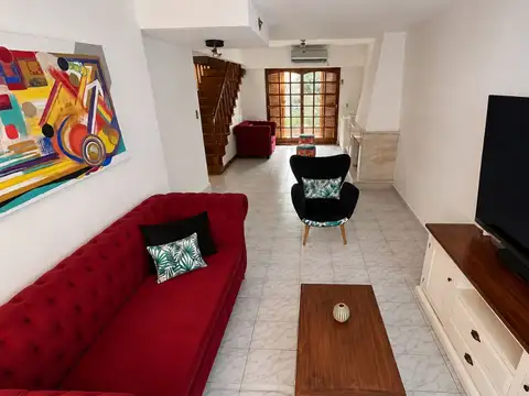 Casa 5 ambientes con 3 baños