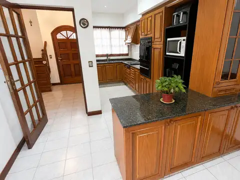 VENTA CASA 5 AMB COCHERA PARQUE PERMUTA S. LUGARES
