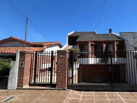 VENTA CASA 5 AMB COCHERA PARQUE PERMUTA S. LUGARES