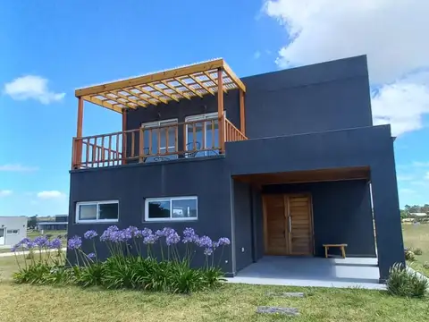 EXCELENTE CASA EN MIRAMAR LINKS
