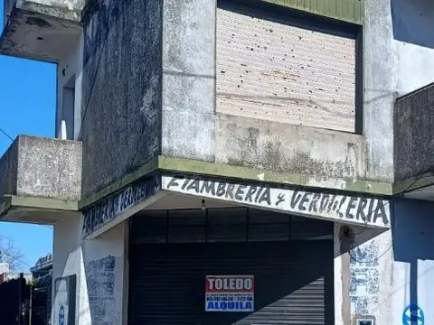 Local en Alquiler en Isidro Casanova, $ 280.000