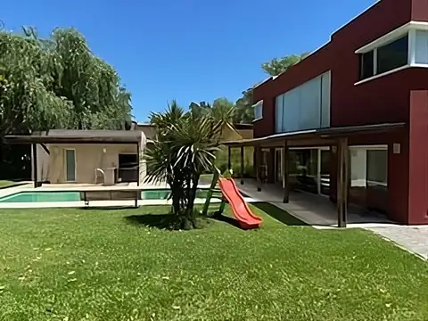 Club Náutico Cube - Venta o Alquiler. Casa con 4 dorm + Quincho.  Doble lote. Pileta