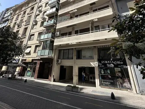 Marcelo T de Alvear al 900
