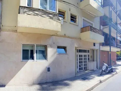 Av. Libertador al 5500 y José Hernández, Belgrano Barrancas. Amoblado y Equipado. Planta baja. Monoambiente Interno. Reciclado. 23 m2. Terraza común del edificio. Bajas expensas