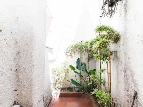 Casa 6 ambientes VENTA Lomas de Zamora