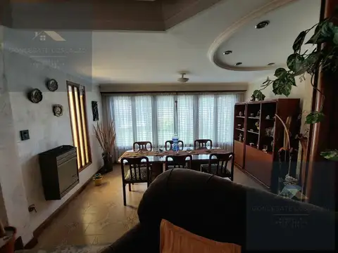 Casa 5 ambientes con 3 baños