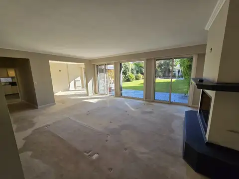 Increíble casa en el corazón de Parque Aguirre, Acassuso, con un jardín soñado.
