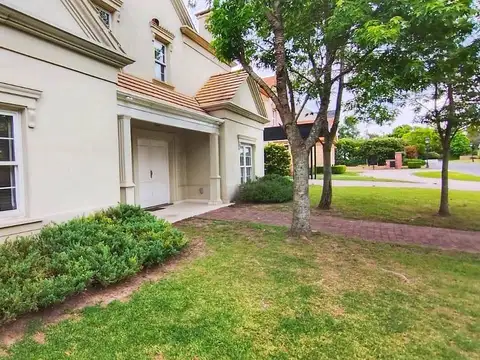 VENTA CASA PILAR GOLF, 2 COCHERAS, 4 AMBIENTES, ESCRITORIO, PKAYROOM , PISCINA CLIMATIZADA