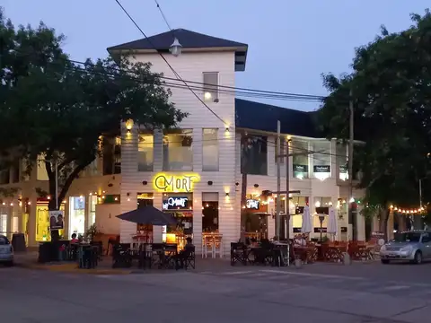 LOCAL   - GALERIA PASEO VICTORIA FUNES, AMPLIO CON ENTREPISO Y BAÑO PROPIO