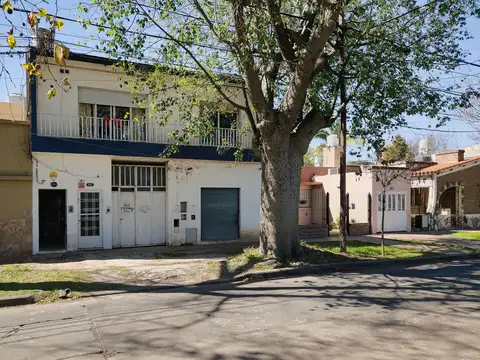 Venta PH 2 dormitorios con balcón patio y terraza en Alberdi por escalera