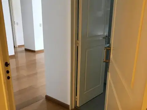 Departamento en Alquiler en Olivos Vias/Rio, USD 1.300
