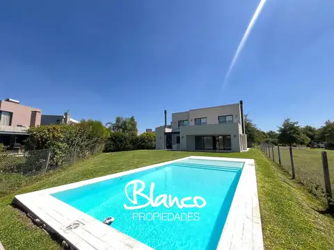 Casa  en Venta en Ayres Plaza, Pilar, G.B.A. Zona Norte