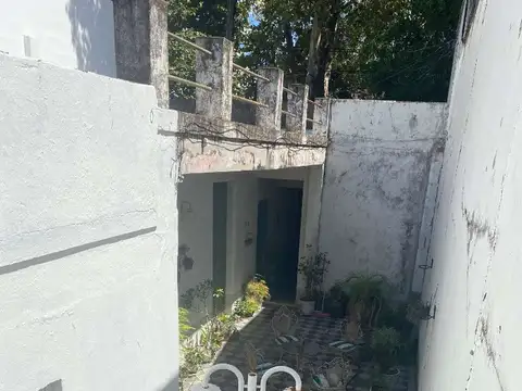 CASA 5 AMB, LOTE PROPIO, PATIO TERRZA, 8,66 X 21,30,, POSIBILIDAD CONSTRUIR   650 Y 700 M2 4 plantas