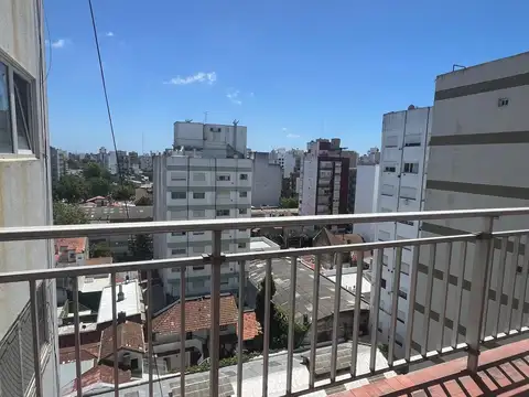 Piso 4 amb c dep serv y Cochera con balcón corrido