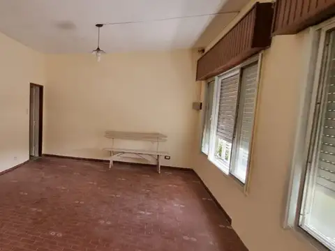 Casa en Alquiler en Luis Guillon, $ 450.000